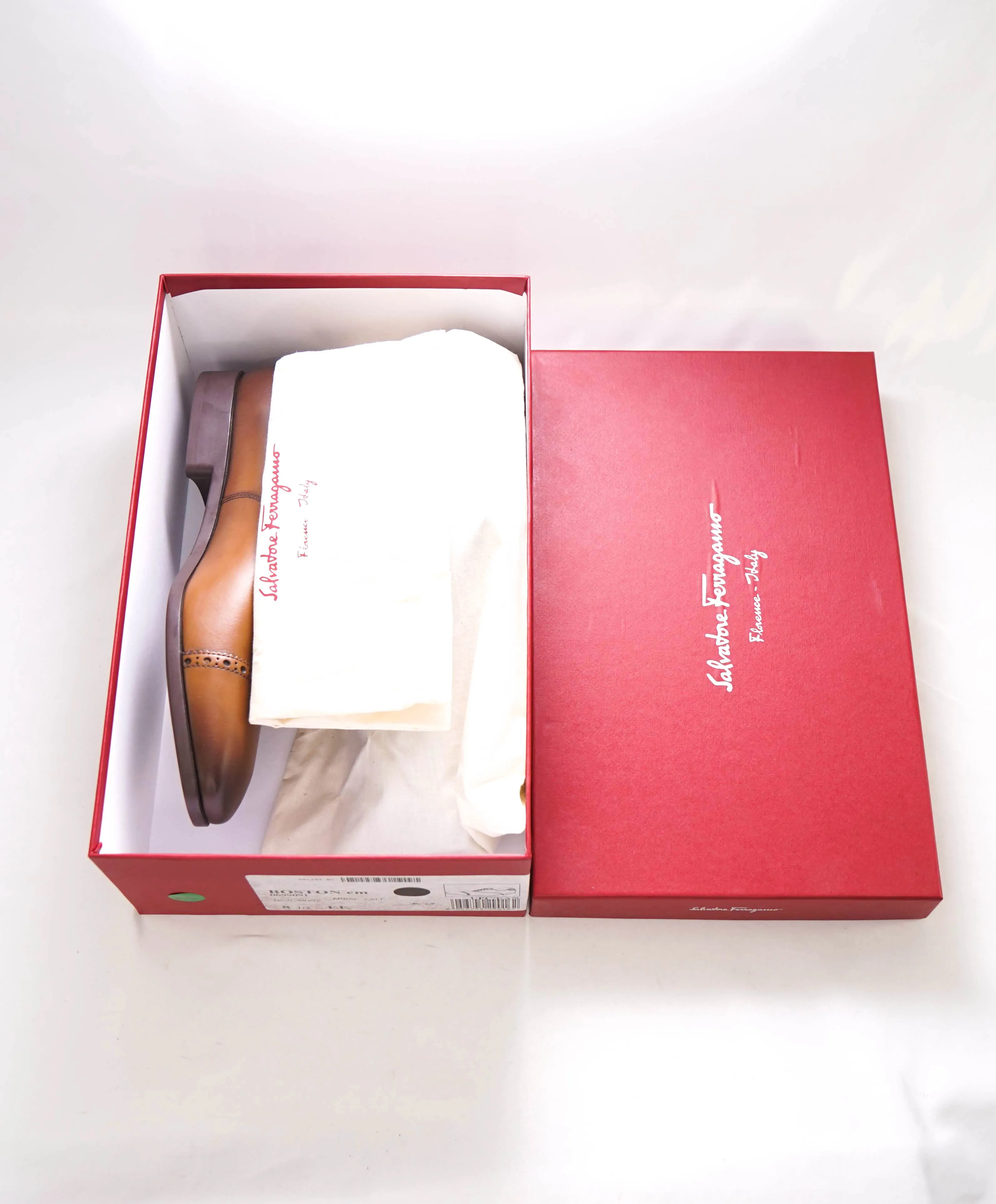 $750 SALVATORE FERRAGAMO - "BOSTON" Apron-Toe Oxford - 8.5 EE US