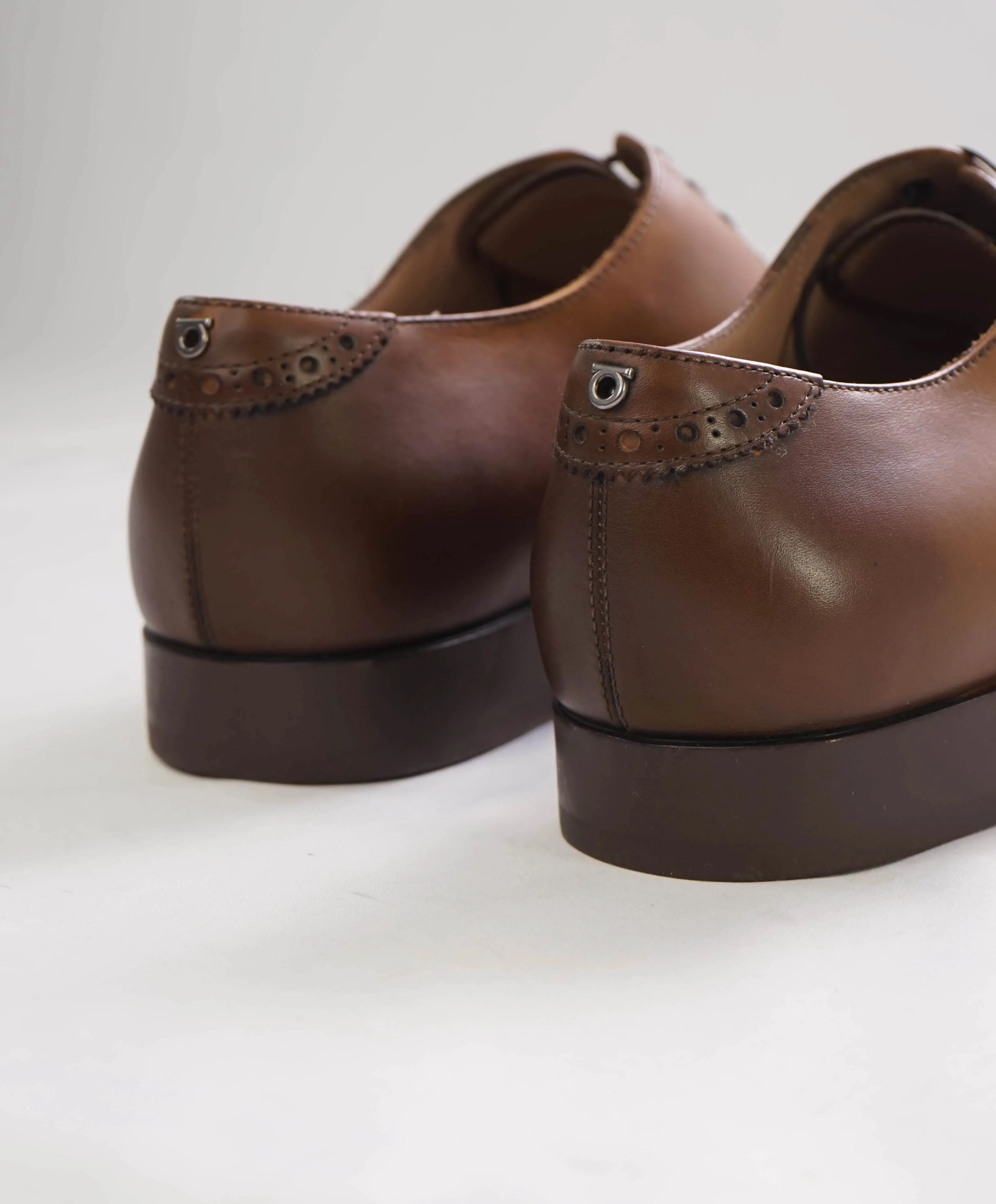 $750 SALVATORE FERRAGAMO - "BOSTON" Apron-Toe Oxford - 8.5 EE US