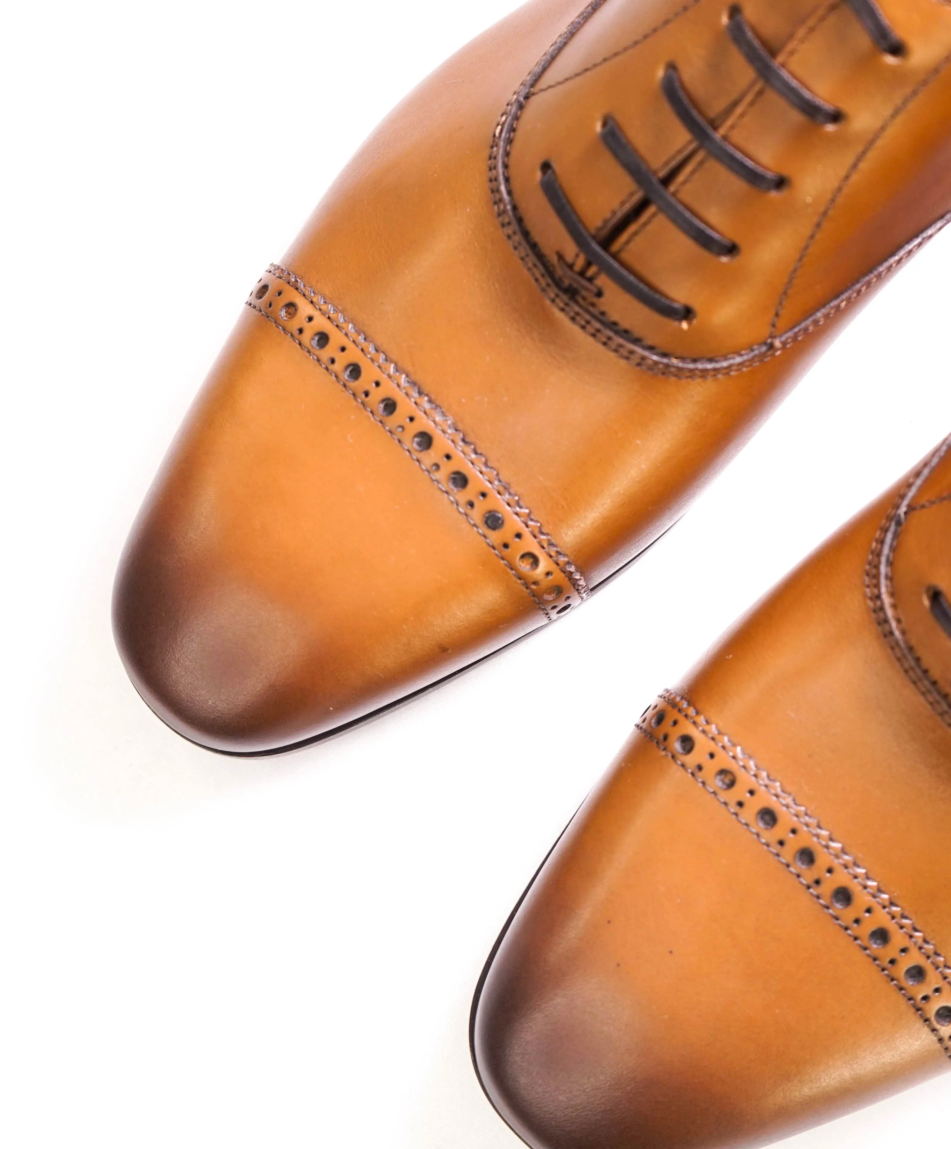 $750 SALVATORE FERRAGAMO - "BOSTON" Apron-Toe Oxford - 8.5 EE US