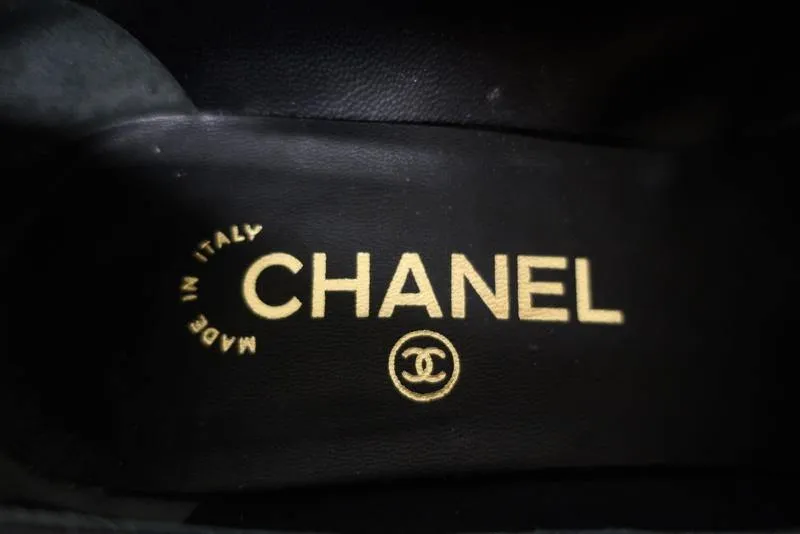 Chanel 13B CC Cap Toe Pumps Black Leather with Gold Heel Size 38