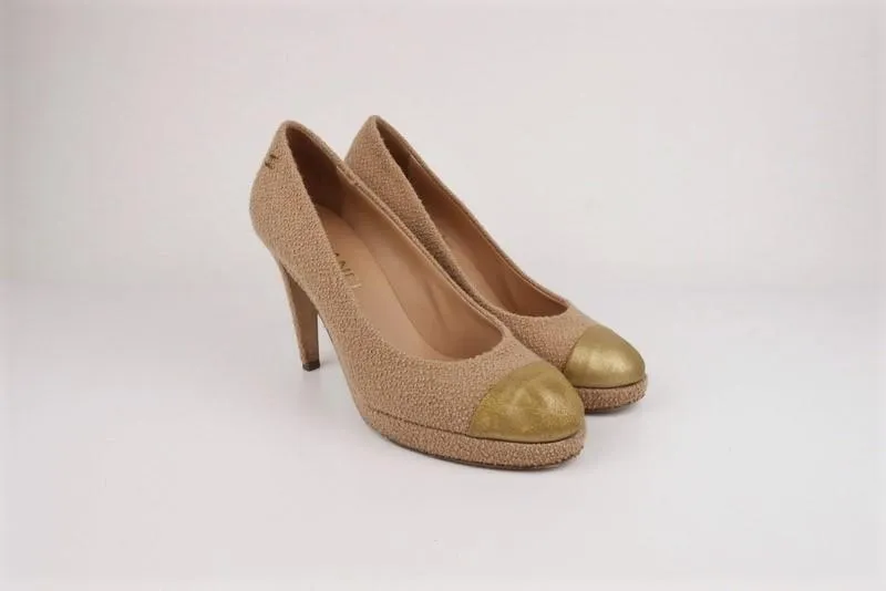 Chanel 15C Loop Tweed Platform Pumps Light Brown Size 38.5 Gold Leather Cap Toe