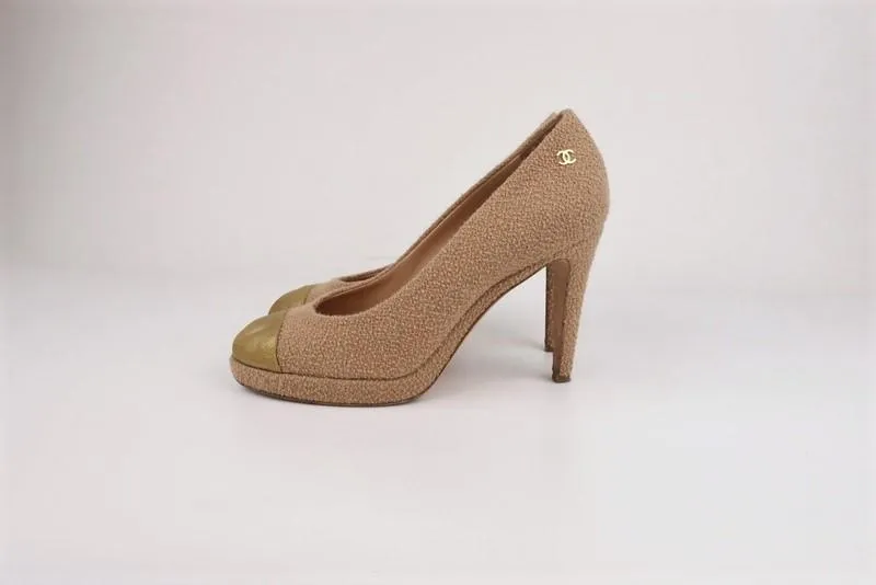Chanel 15C Loop Tweed Platform Pumps Light Brown Size 38.5 Gold Leather Cap Toe
