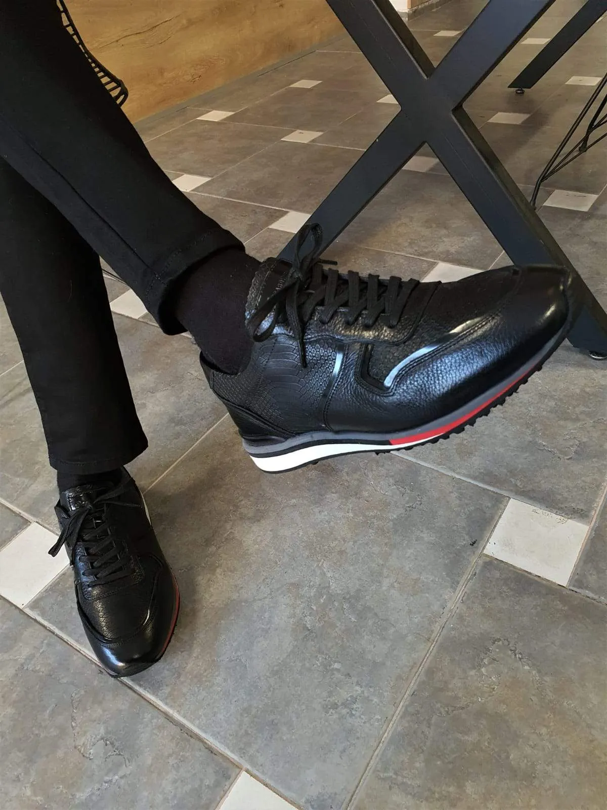 Elko Black Low-Top Sneakers – Elegant Comfort for Every Occasion