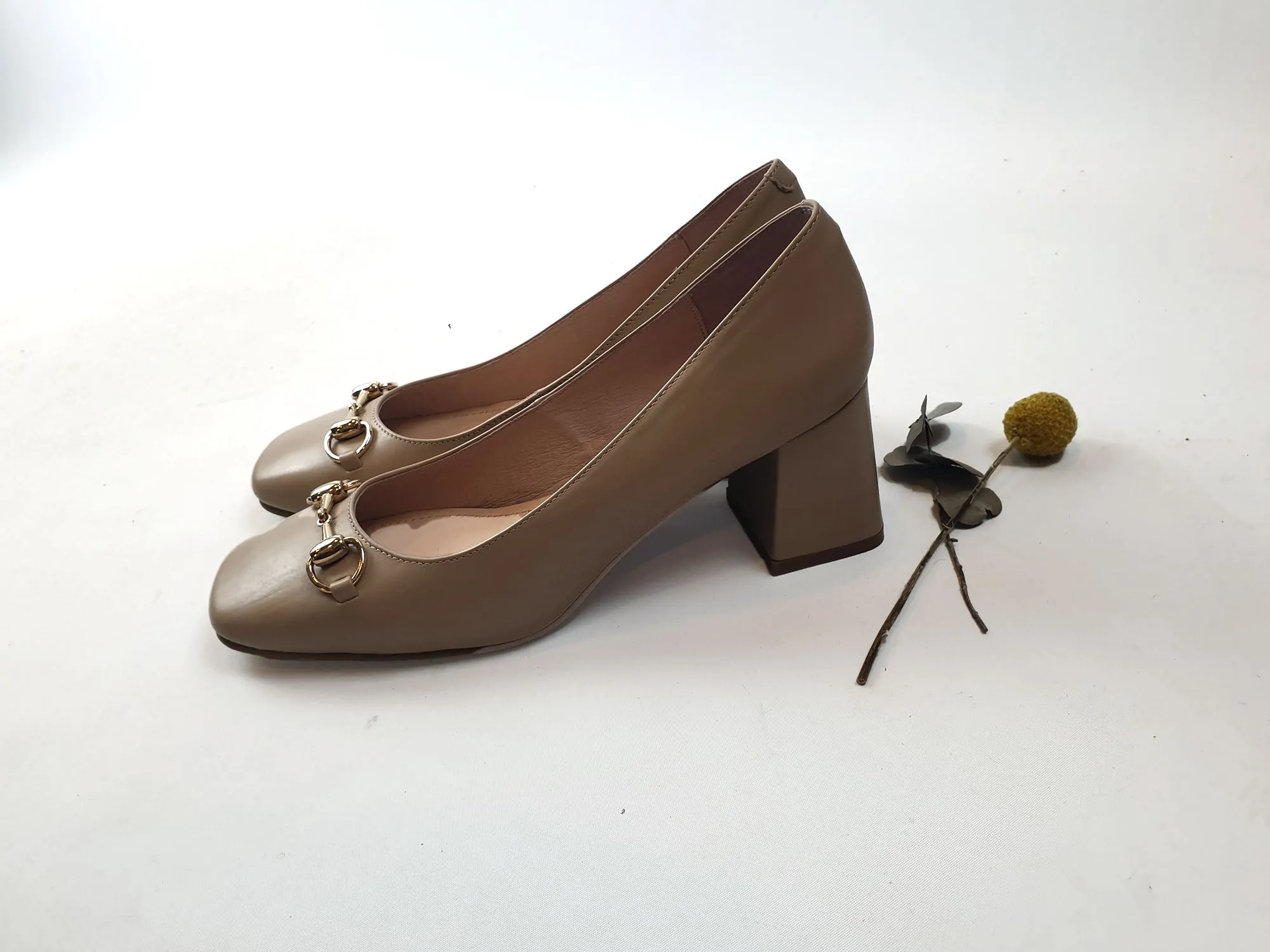Filippo Raphael beige court style shoe with front detail size 38.5 (as new, RRP 249)