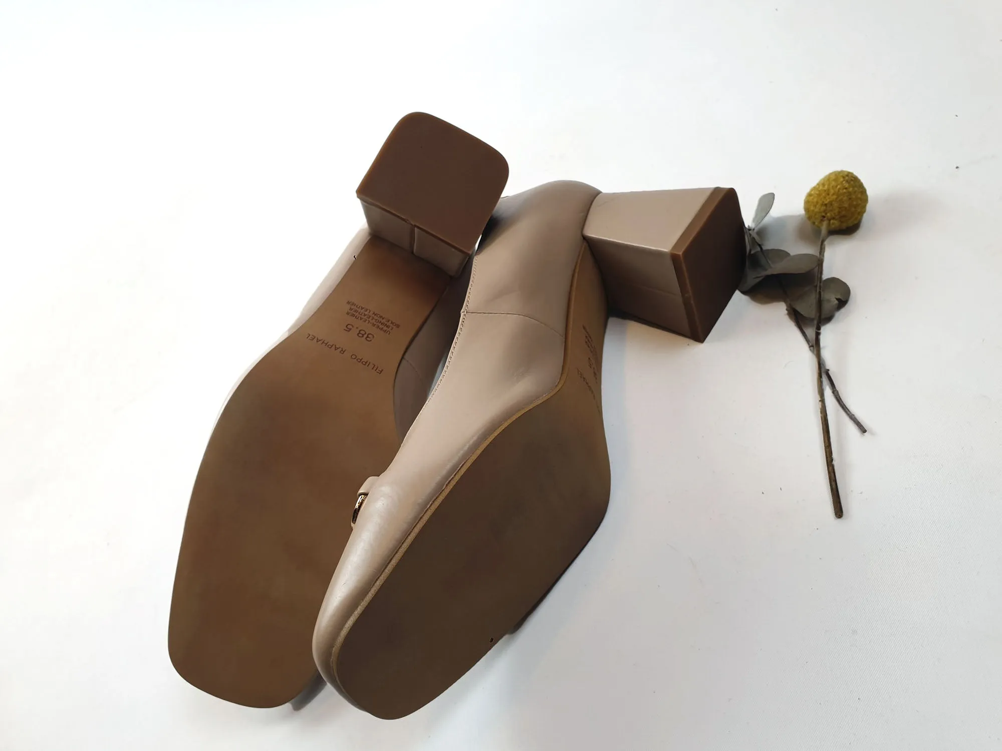 Filippo Raphael beige court style shoe with front detail size 38.5 (as new, RRP 249)