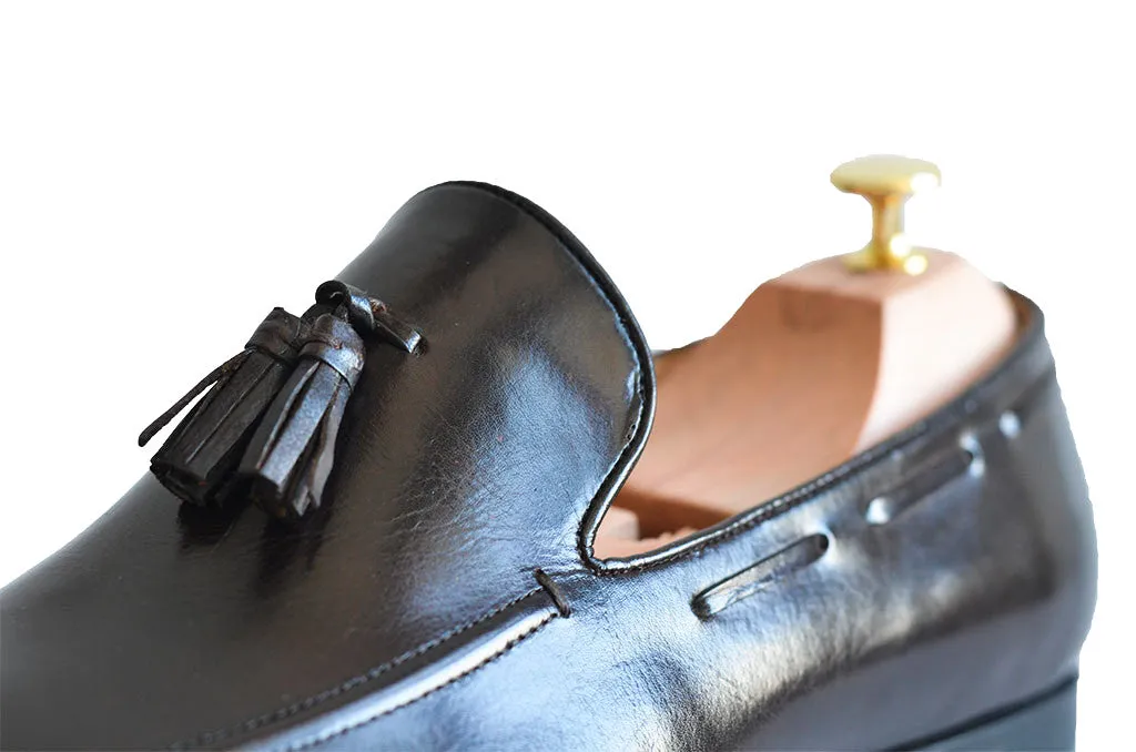 Gentleman in Mirk Black