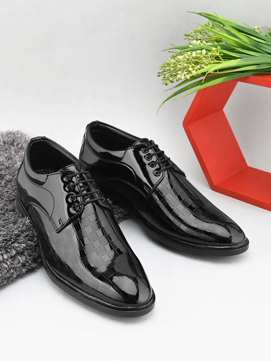 Men Leather Textured Formal Derbys Shoes