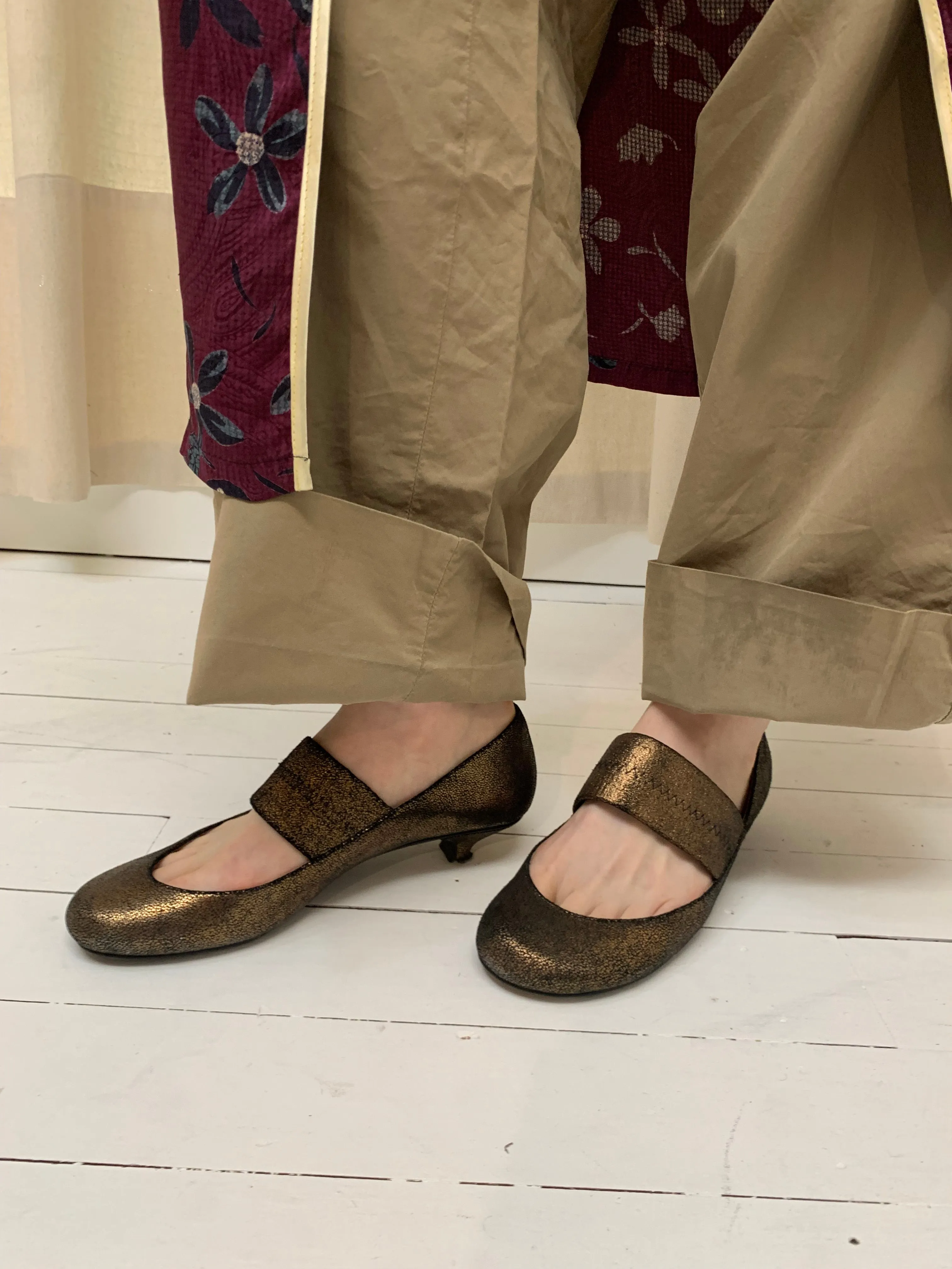 Metallic leather flats, 38
