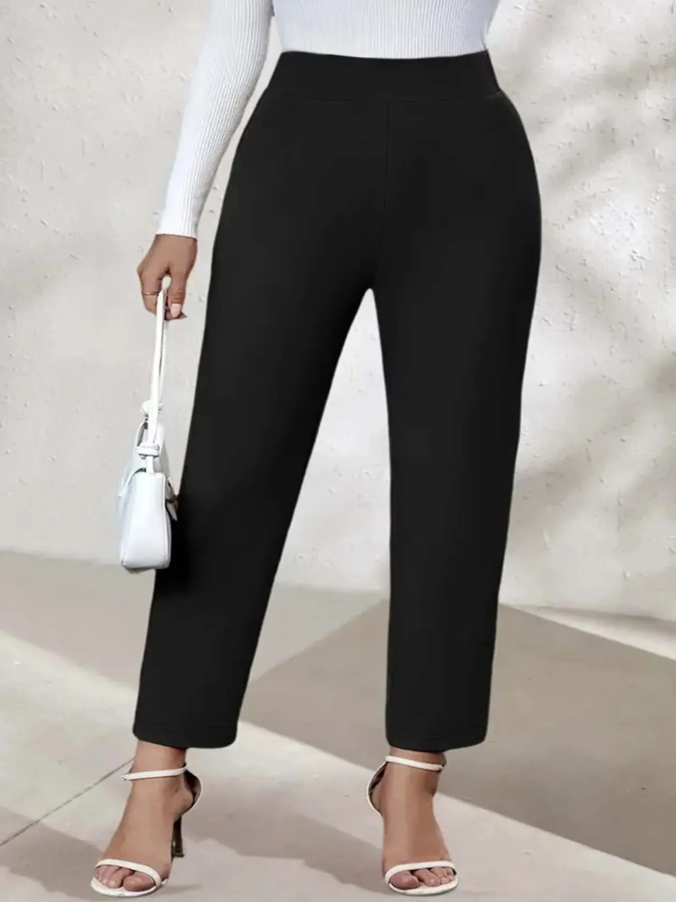 Plus size daily commuting knitted commuter leggings.