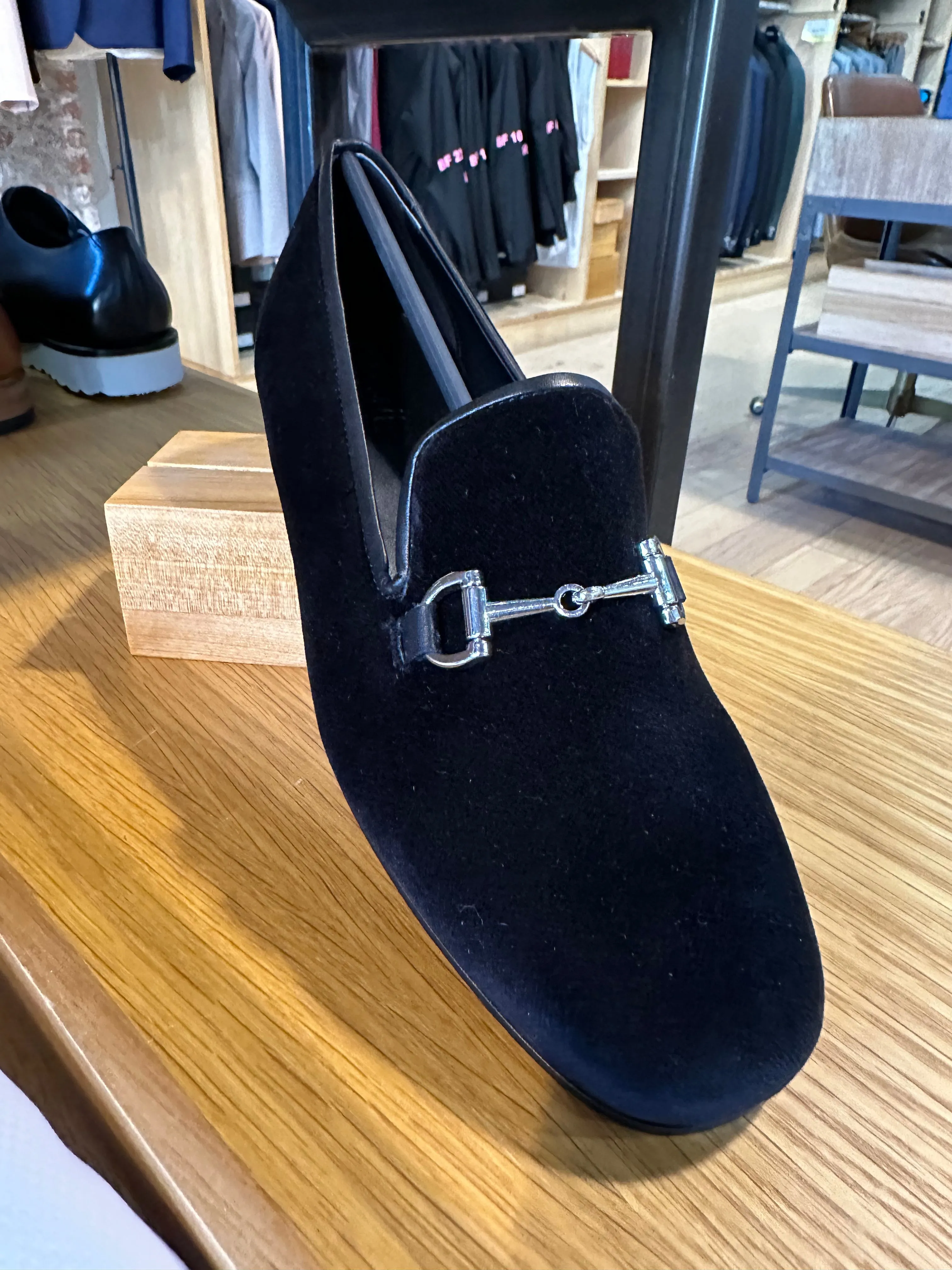 Pursuit Premium Black Velvet Slipper