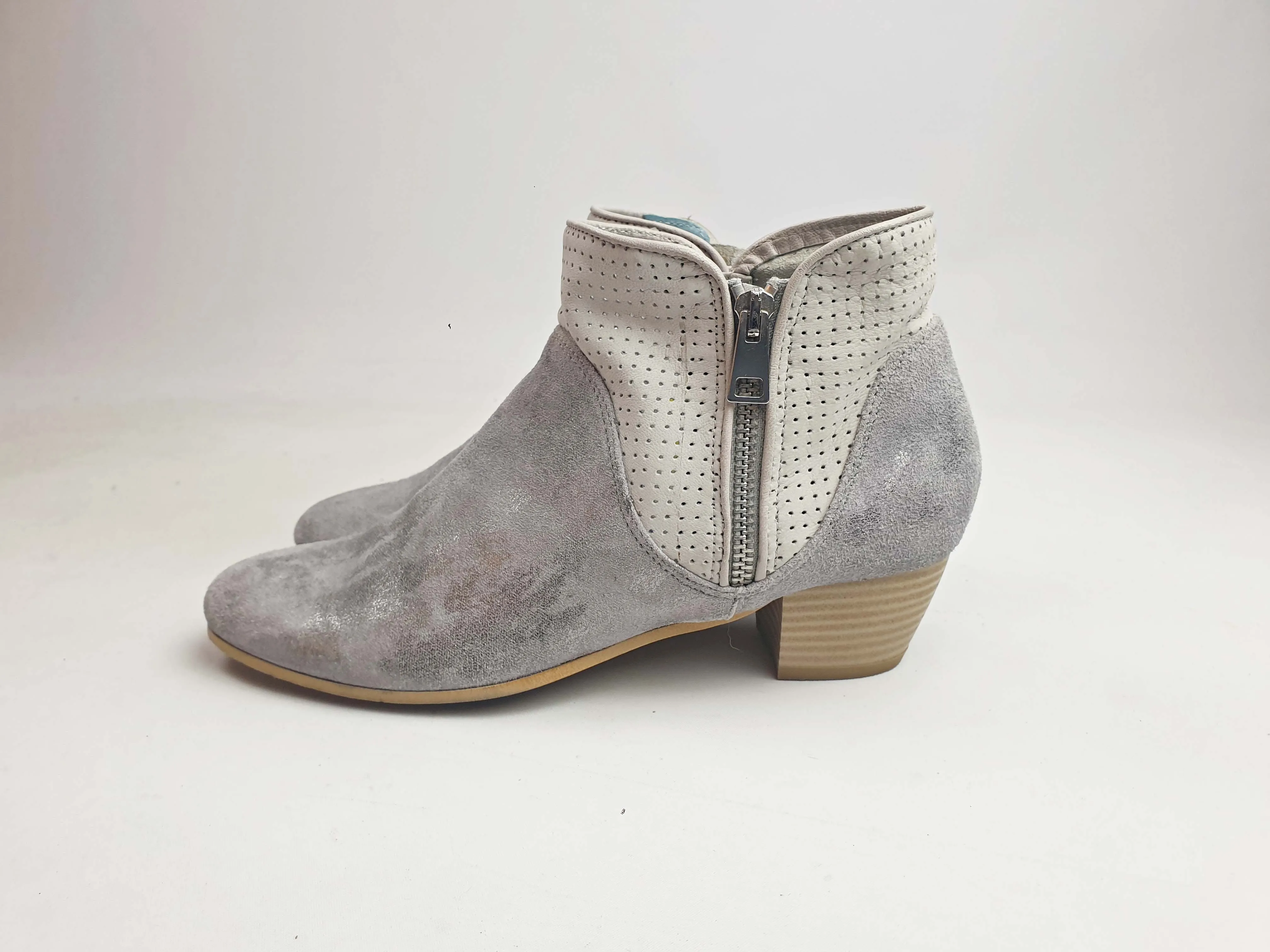Roby & Pier grey sparkly leather low heel boots size 37