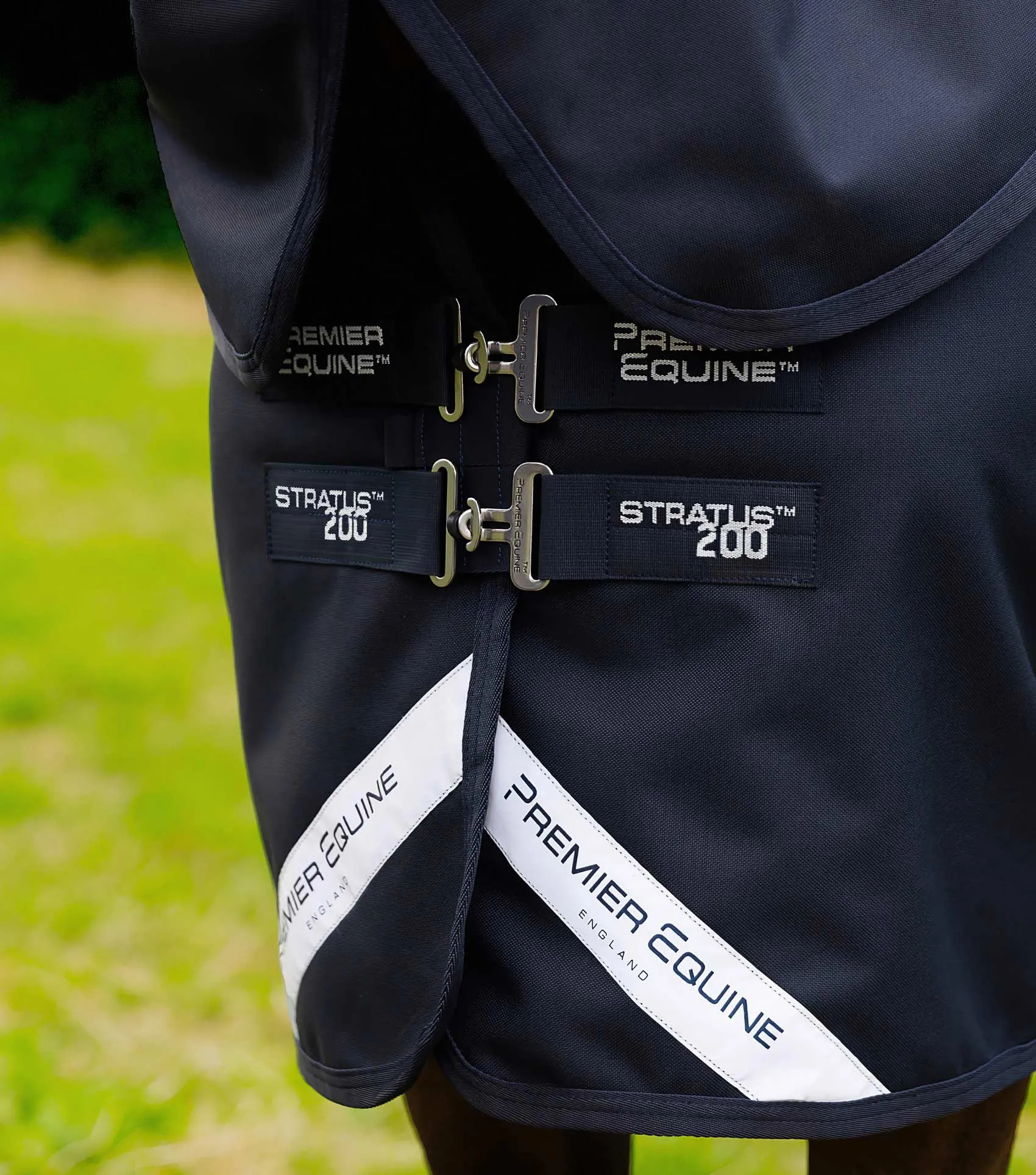 Stratus 1200 Series 200g Turnout Rug with Classic Neck Cover Navy