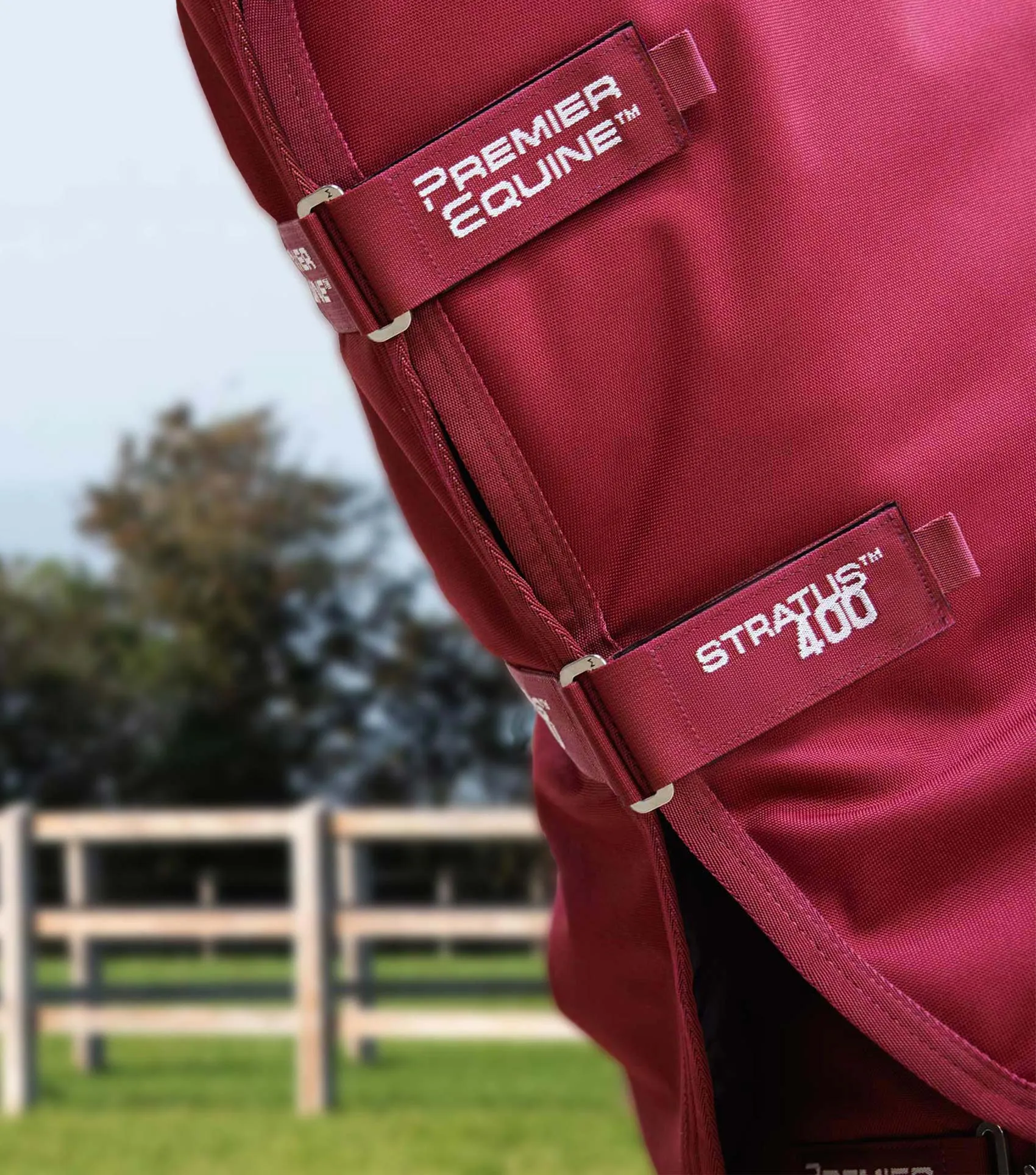 Stratus 1200 Series 400g Turnout Rug with Classic Neck Cover Burgundy