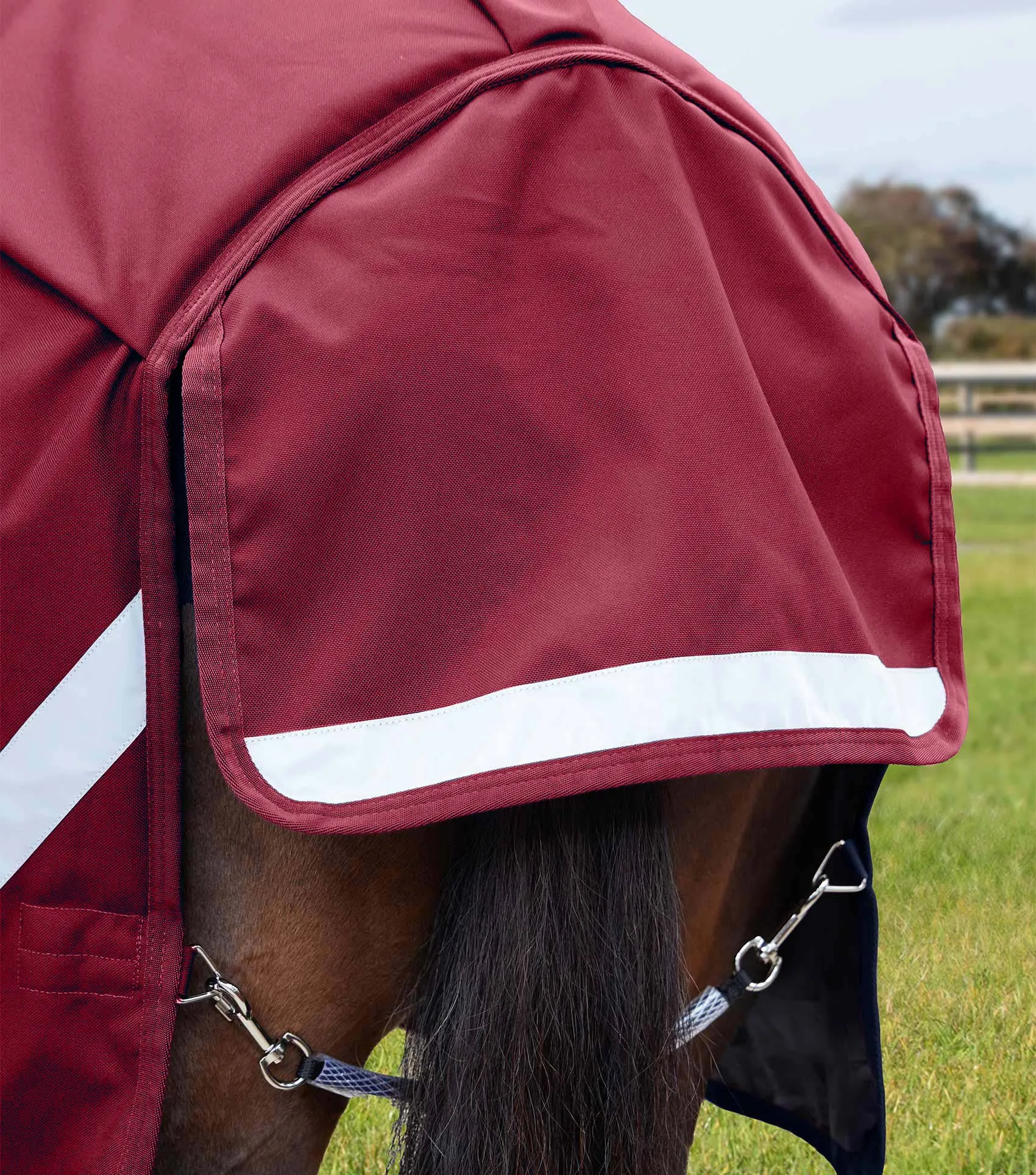 Stratus 1200 Series 400g Turnout Rug with Classic Neck Cover Burgundy