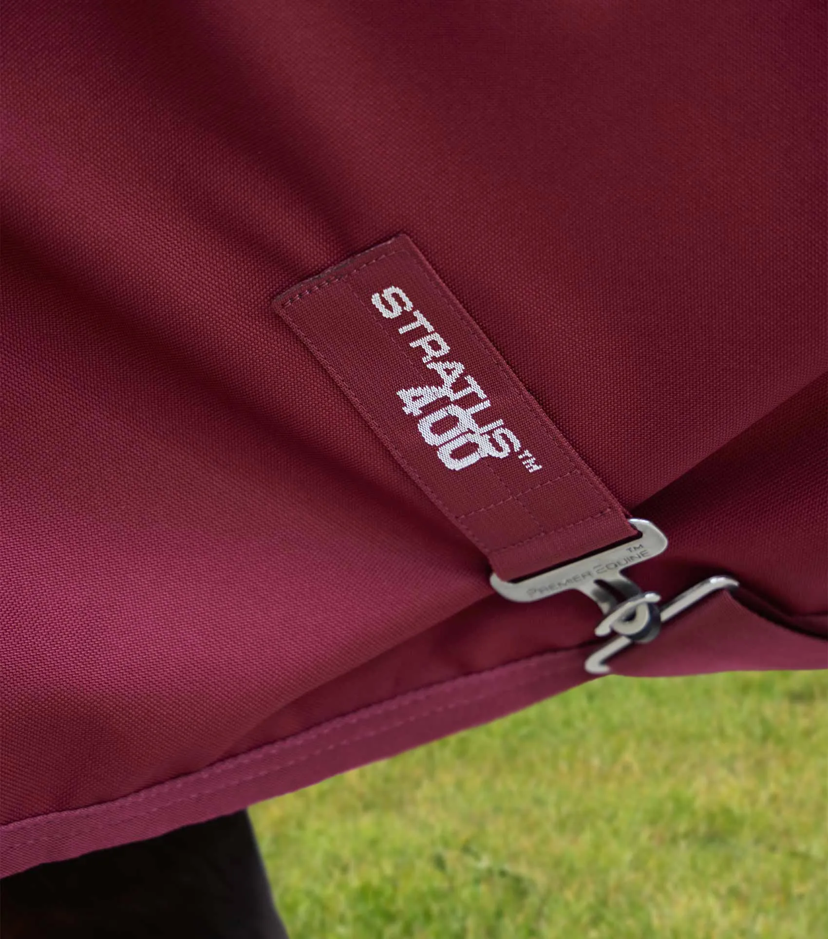Stratus 1200 Series 400g Turnout Rug with Classic Neck Cover Burgundy