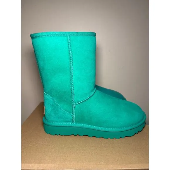 UGG CLASSIC SHORT II-WOMENS 6