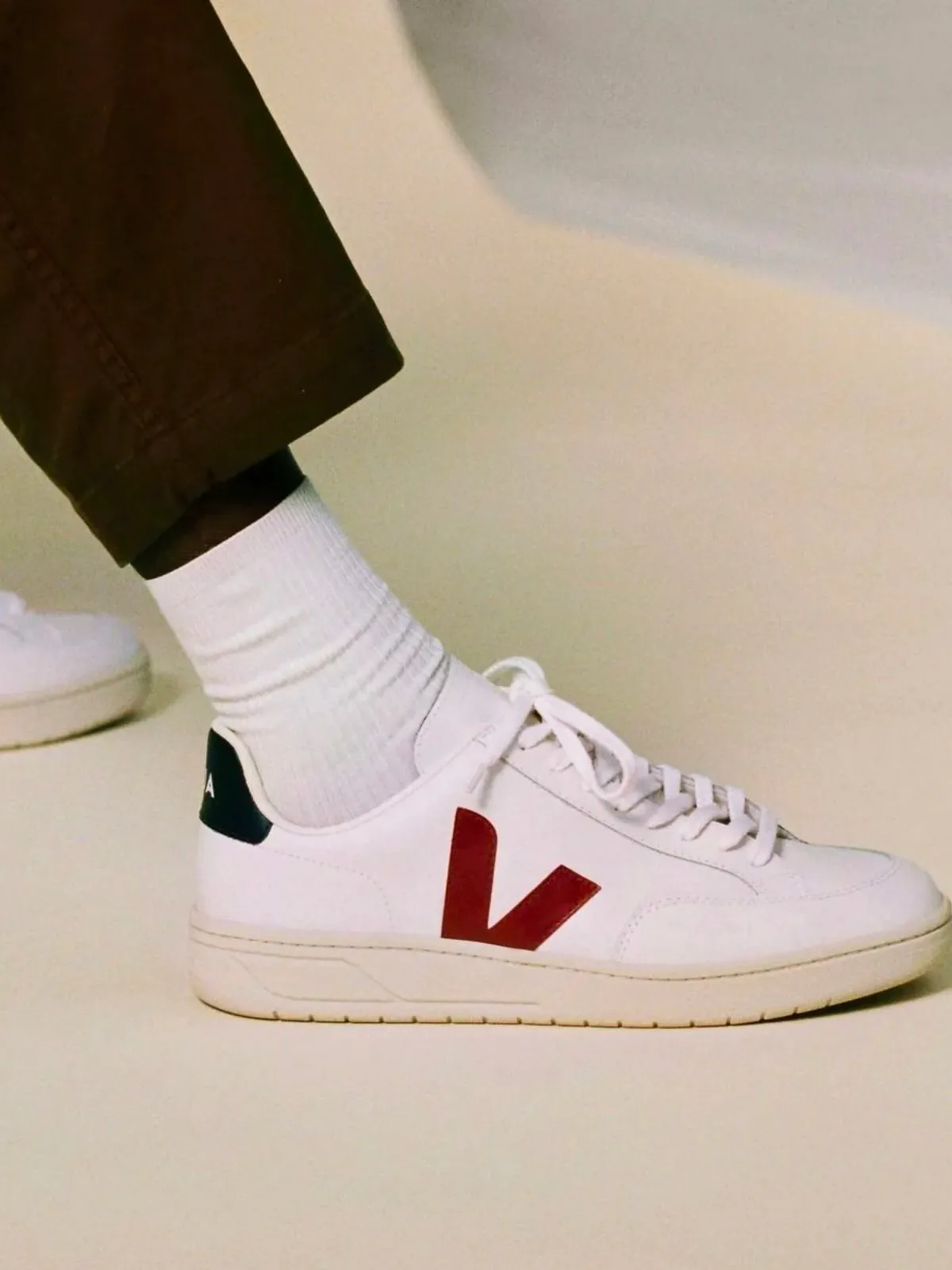 Veja V12 Leather - Extra White/ Marsala Nautico